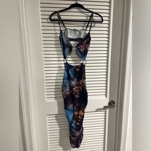 (maxi) multi-colored dress with gold rings